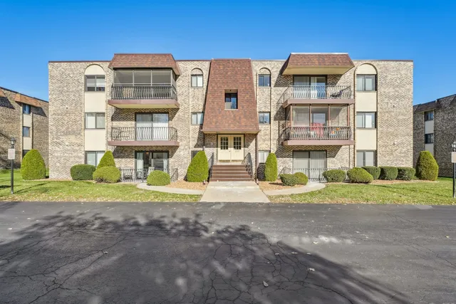 $169,900 | 4955 134th Place, Unit 1B, Crestwood, IL 60418