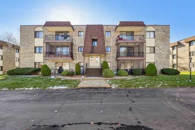 $169,900 | 4955 134th Place, Unit 1B, Crestwood, IL 60418