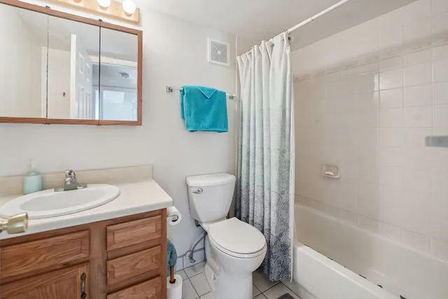 $169,900 | 4955 134th Place, Unit 1B, Crestwood, IL 60418