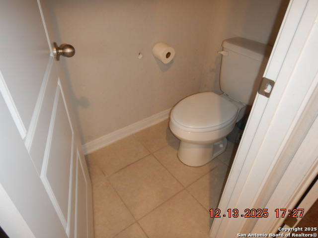 3206 Junction Bay Converse, TX 78109 - Photo 11 of 20 a bathroom with a toilet and a shower