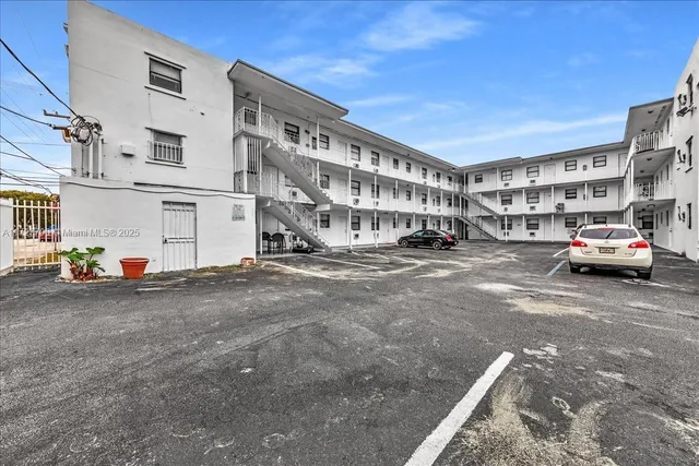 $1,600 | 365 Northwest 8th Street, Unit 208, Miami, FL 33136