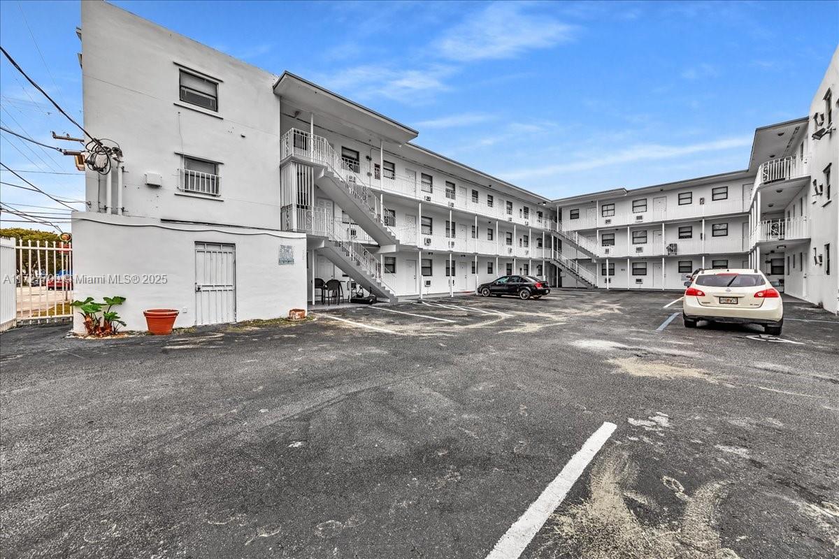 365 Northwest 8th Street, Unit 208 Miami, FL 33136 - Photo 16 of 31