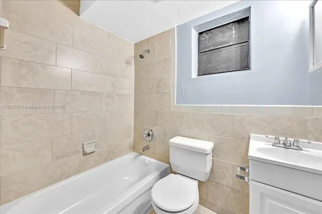 $1,600 | 365 Northwest 8th Street, Unit 208, Miami, FL 33136