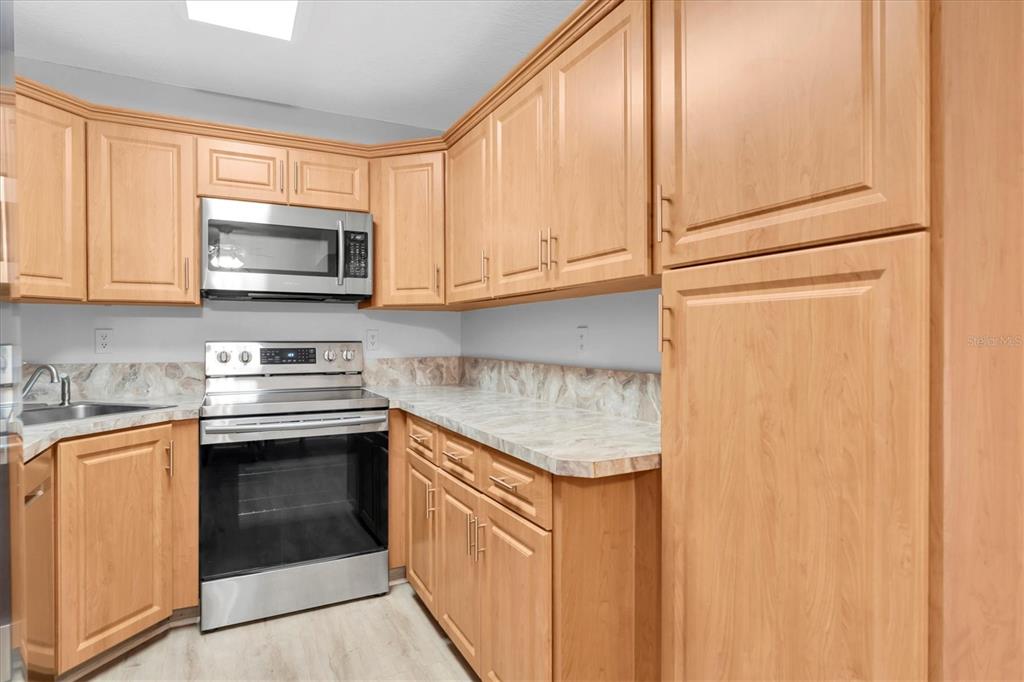 1207 Pine Ridge Circle West, Unit H2 Tarpon Springs, FL 34688 - Photo 9 of 34