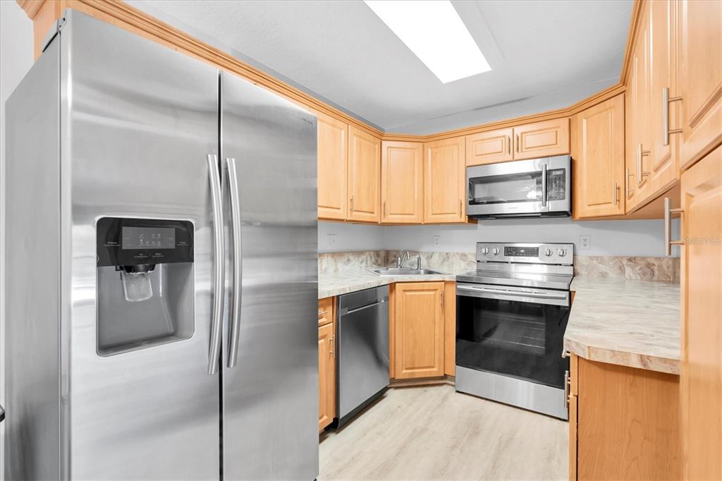 1207 Pine Ridge Circle West, Unit H2 Tarpon Springs, FL 34688 - Photo 10 of 34