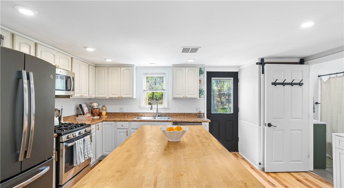 410 Field Hill Road Scituate, RI 02815 - Photo 15 of 38