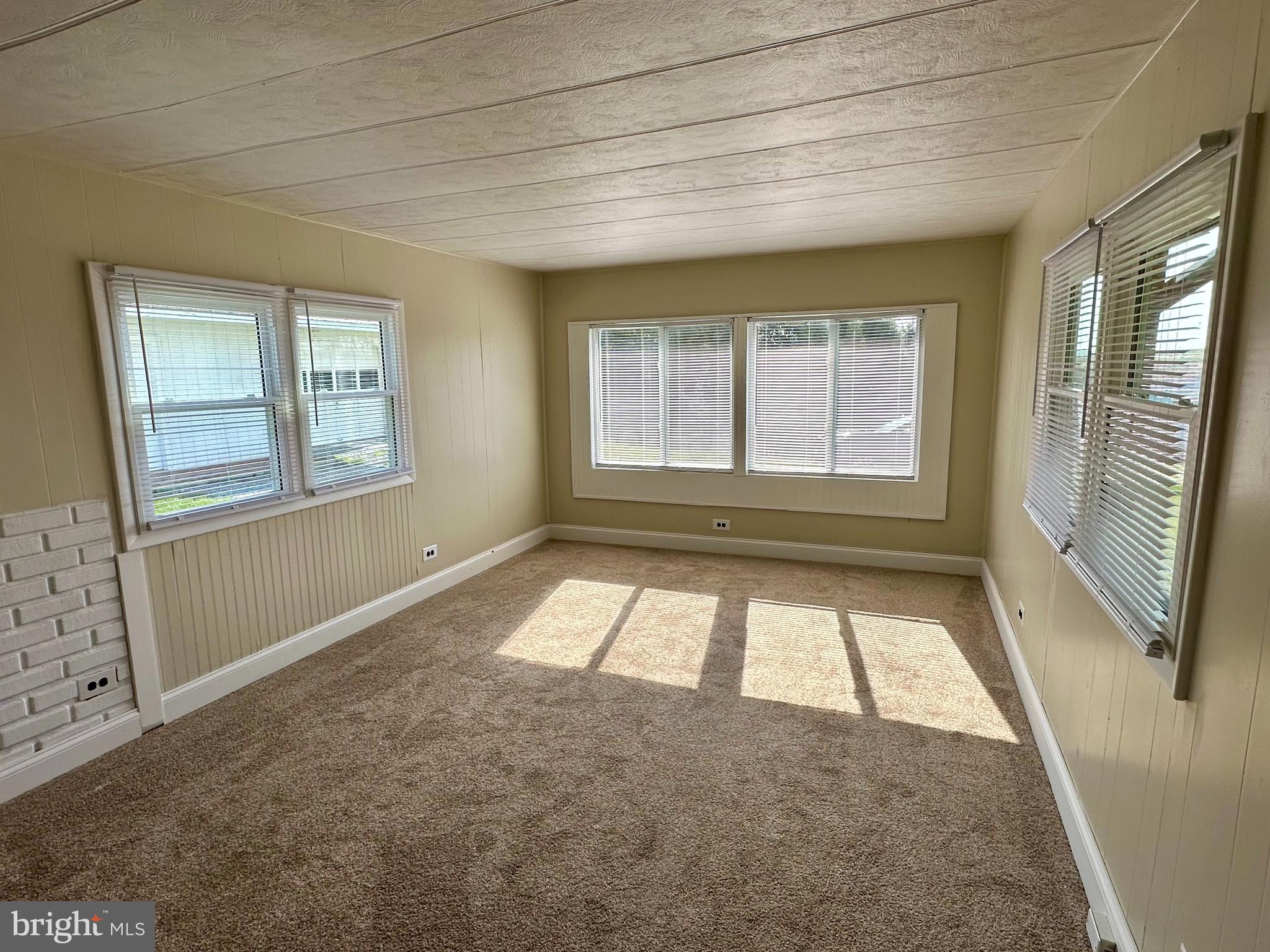 11449 A Alton Road Frederick, MD 21701 - Photo 3 of 25 an empty room with a window