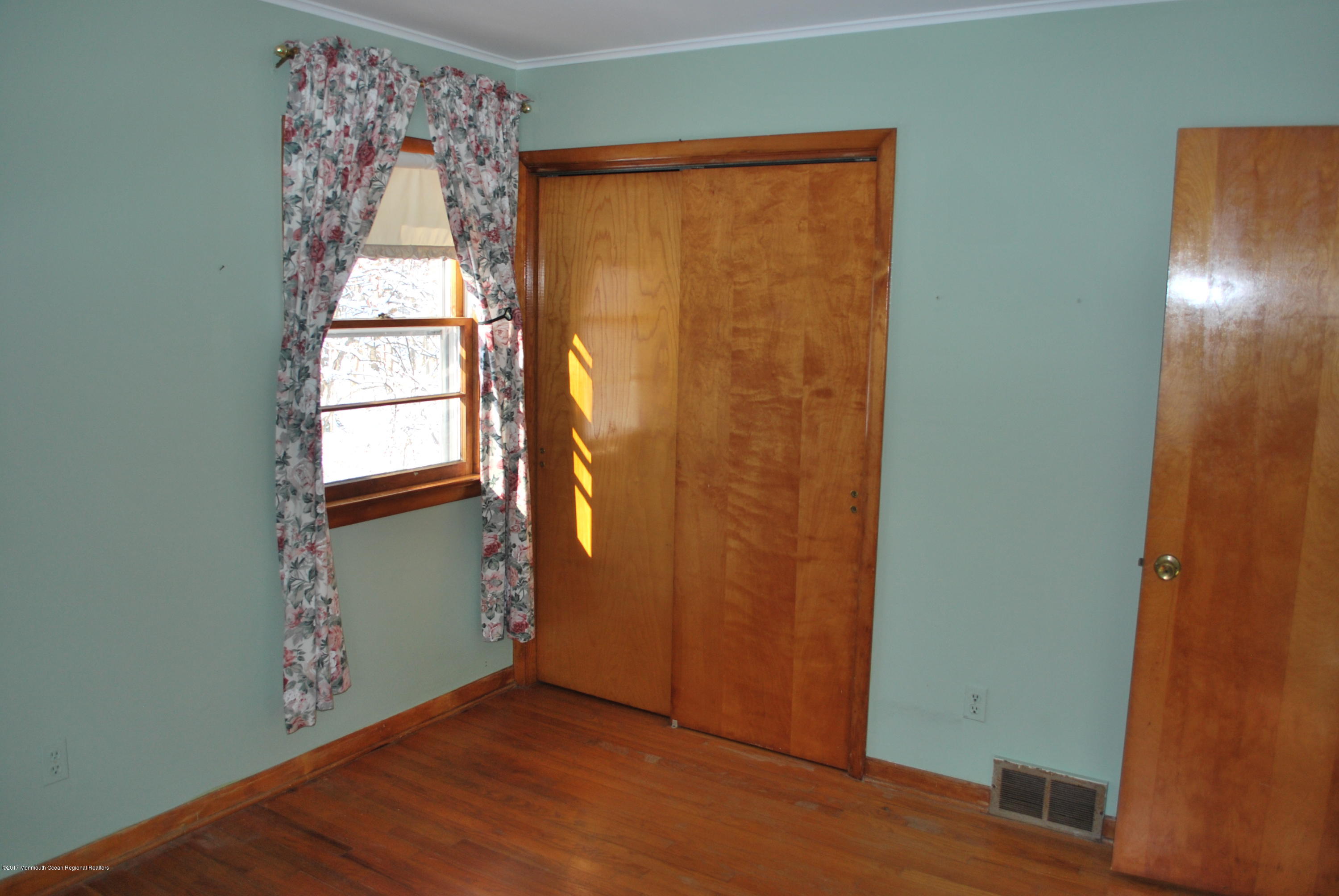 429 Brickyard Road Freehold, NJ 07728 - Photo 20 of 33 DSC_0234