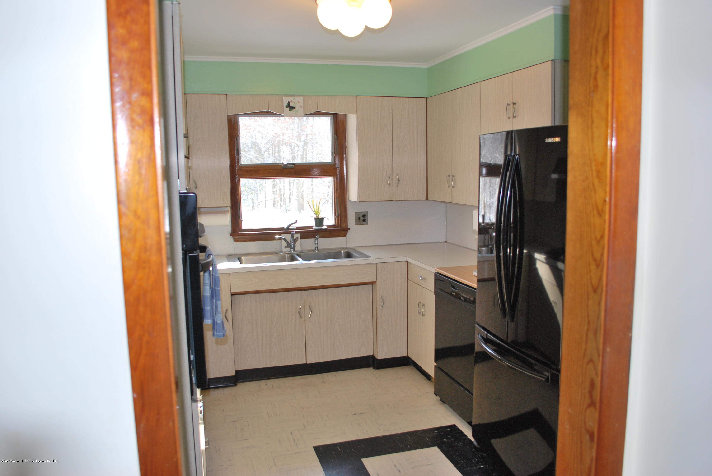 429 Brickyard Road Freehold, NJ 07728 - Photo 9 of 33 DSC_0219