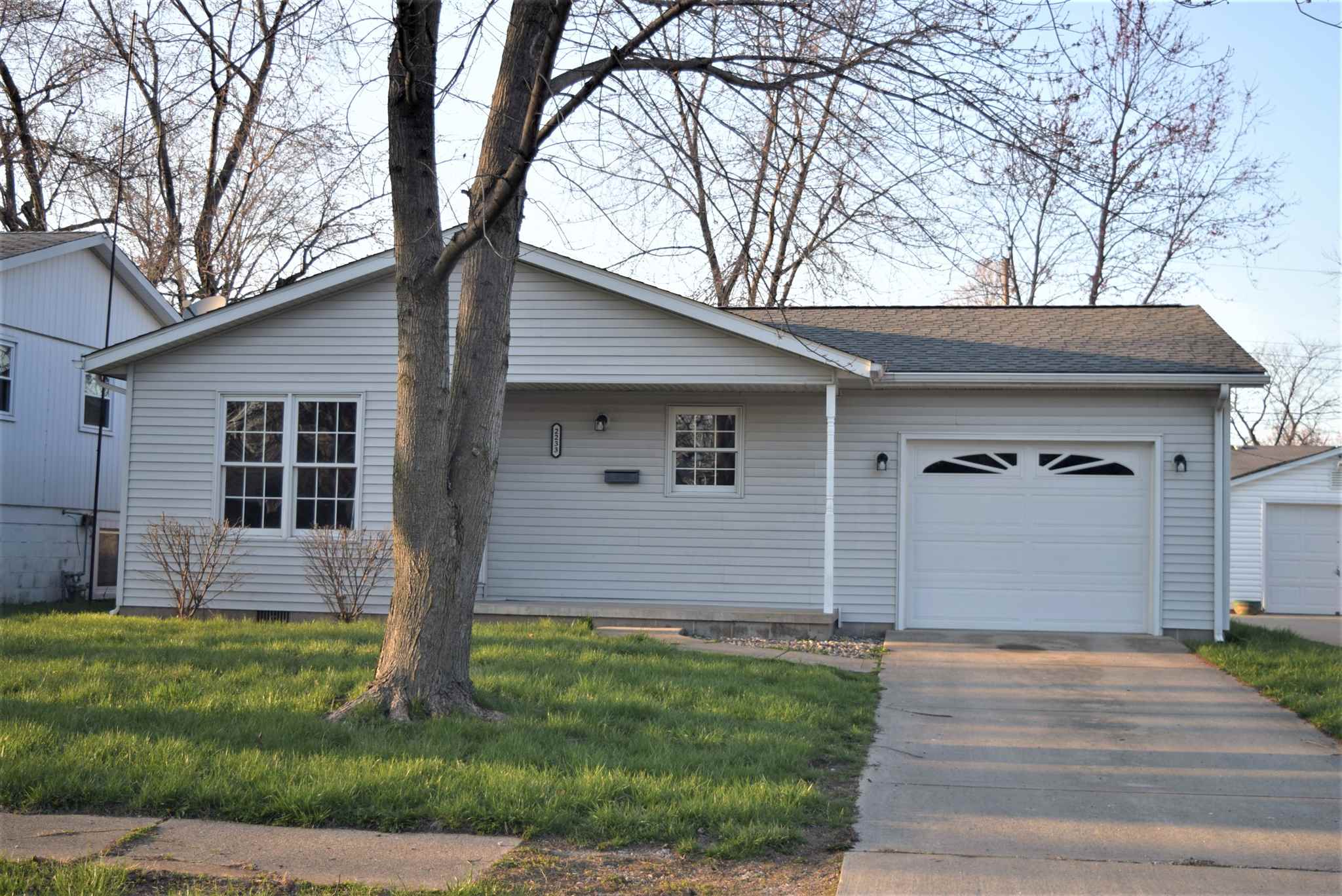 2233 East Watch Avenue Springfield, IL 62702 - Photo 1 of 16