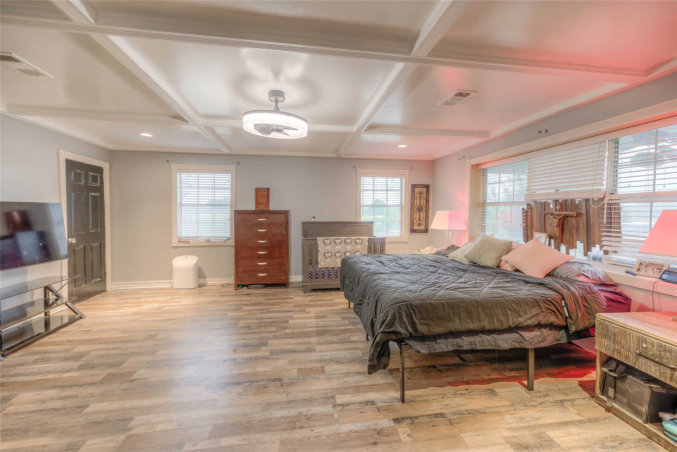 6982 Highway 94 Trinity, TX 75862 - Photo 17 of 33 a spacious bedroom with a bed and a flat screen tv