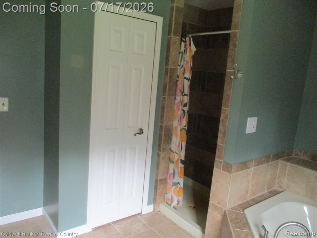 1996 Triangle Lake Road Howell, MI 48843 - Photo 14 of 32