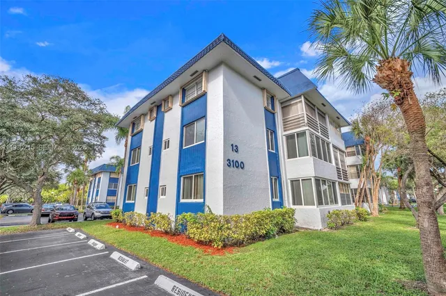 $134,900 | 3100 Holiday Springs Boulevard, Unit 304, Margate, FL 33063