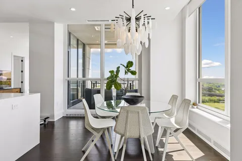 $1,090,000 | 1111 West River Parkway, Unit 23D, Minneapolis, MN 55415