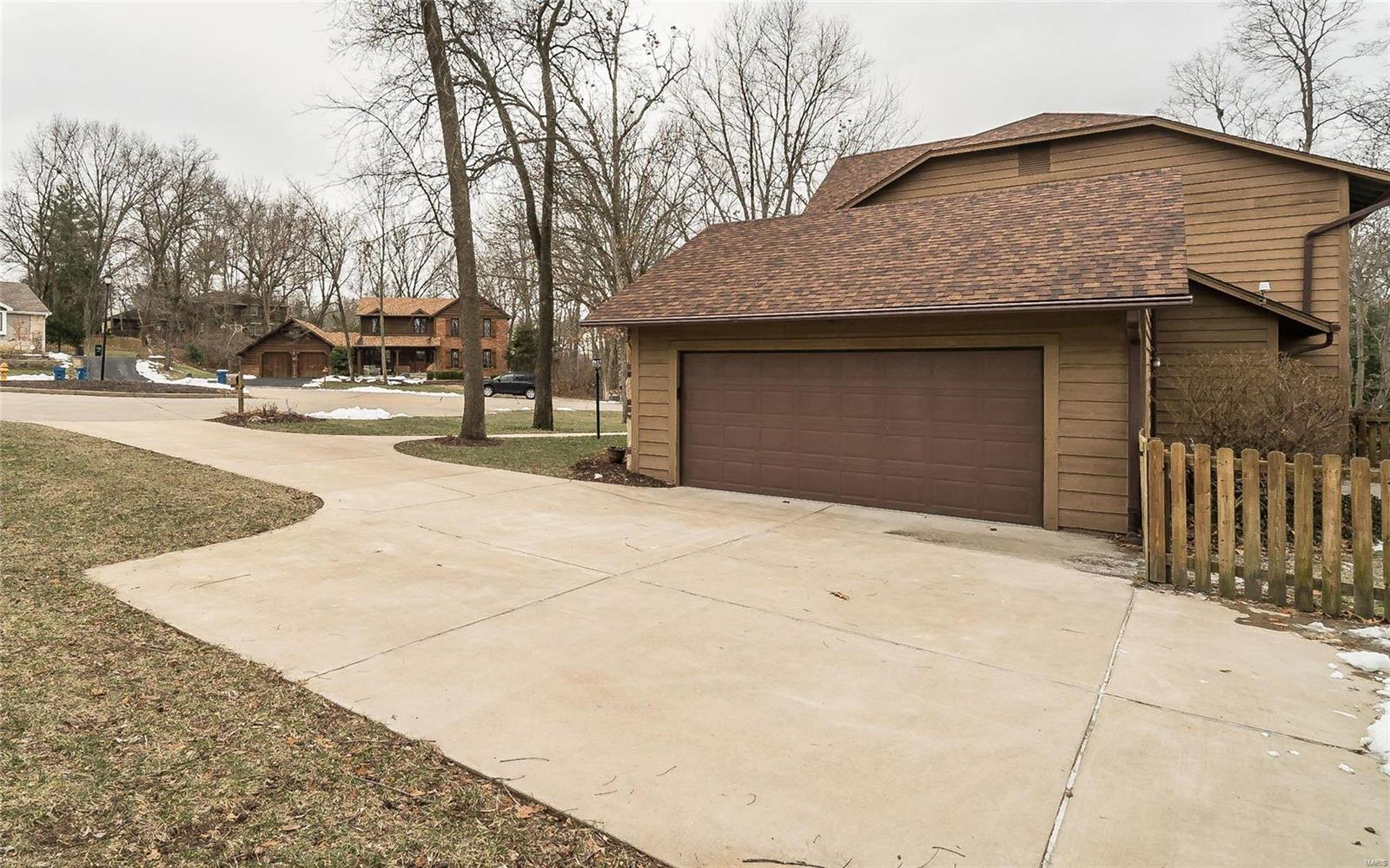 1936 Rustic Oak Road Chesterfield, MO 63017 - Photo 2 of 46 Gallery Image 2