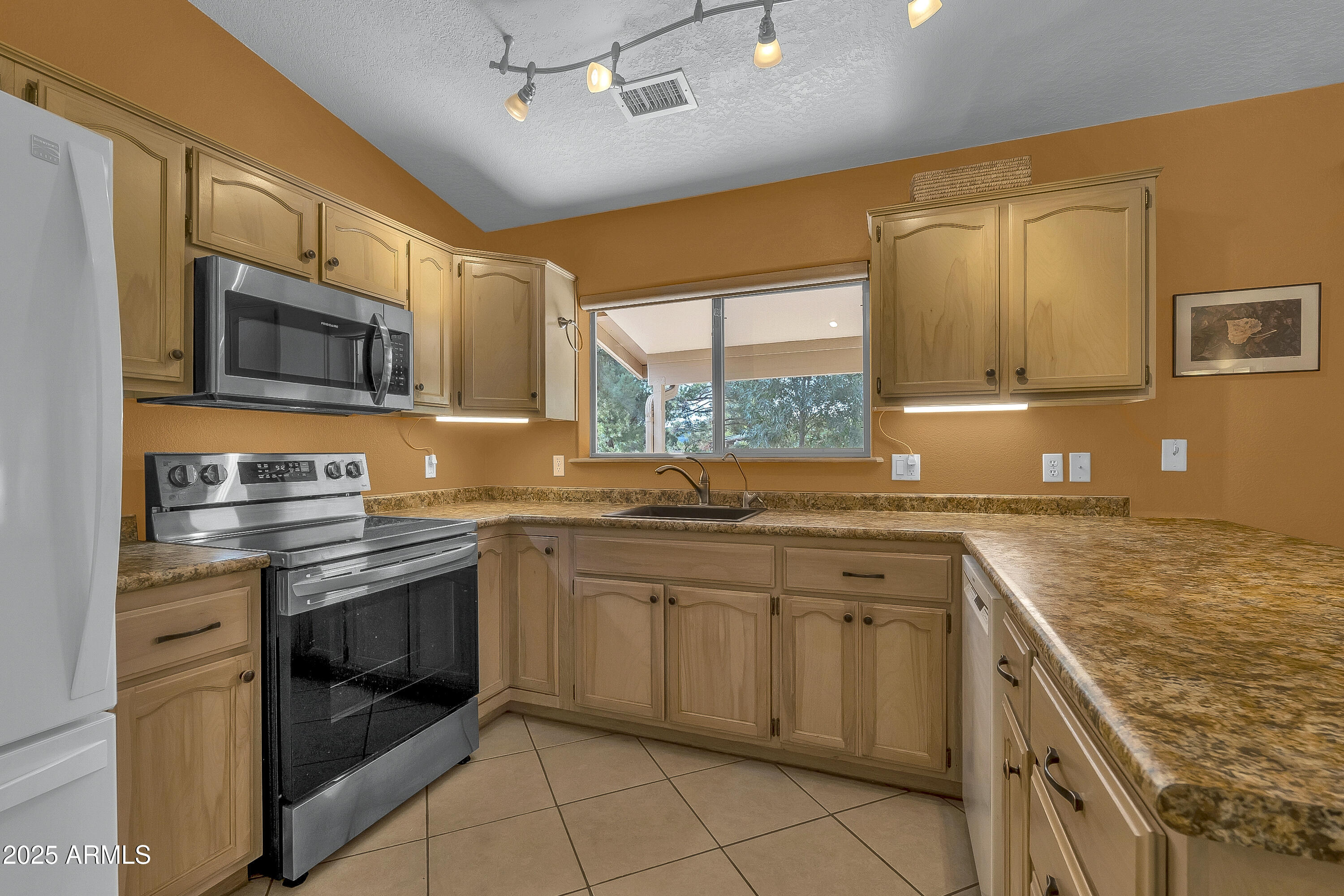 20 Creek Rock Road Sedona, AZ 86351 - Photo 11 of 43 Kitchen