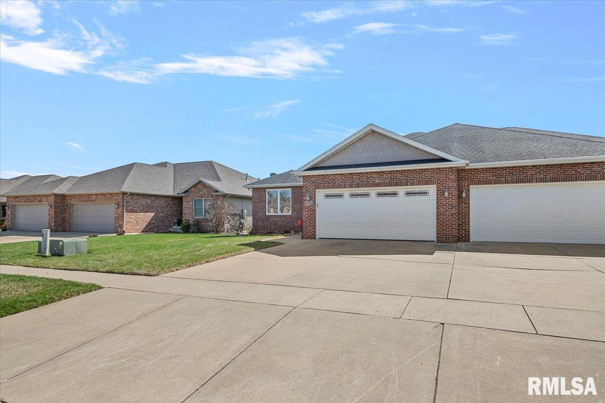 4090 Highbury Drive Springfield, IL 62711 - Photo 3 of 42