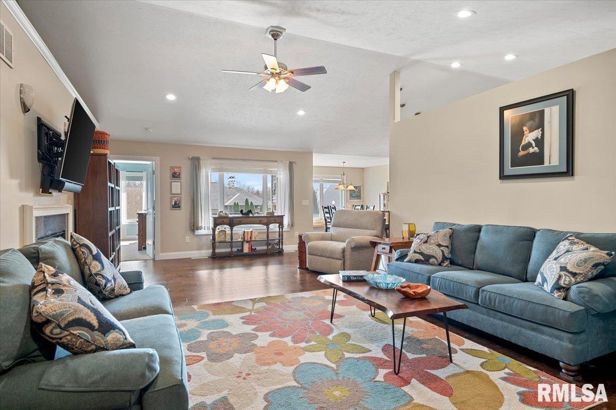 4090 Highbury Drive Springfield, IL 62711 - Photo 5 of 42