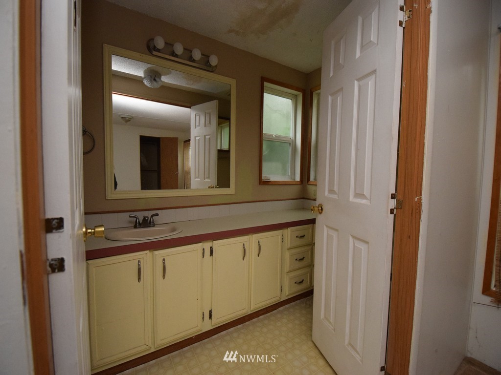 4400 Sunnyslope Road Southwest Port Orchard, WA 98367 - Photo 15 of 25 Gallery Image 15