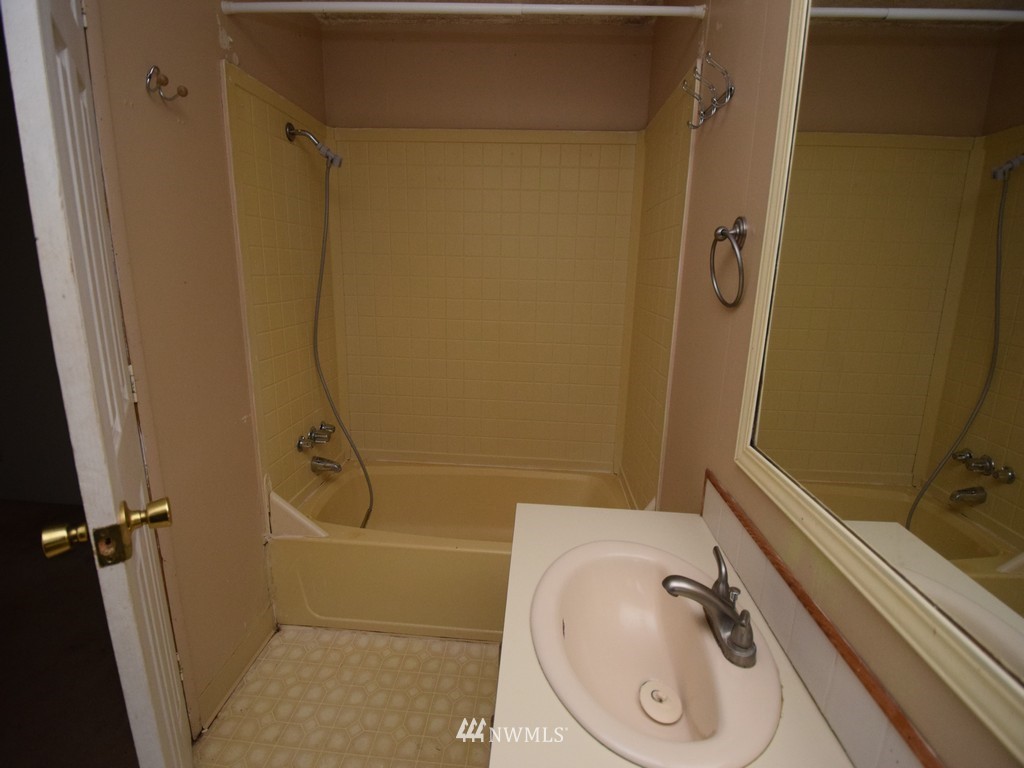 4400 Sunnyslope Road Southwest Port Orchard, WA 98367 - Photo 16 of 25 Gallery Image 16