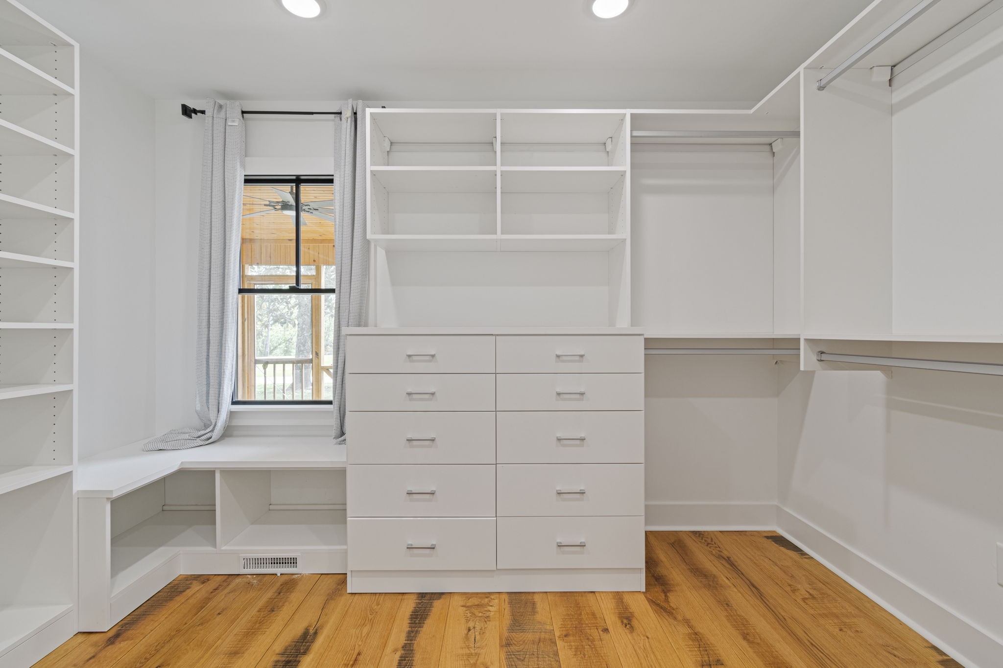 4824 Leipers Creek Road Williamsport, TN 38487 - Photo 15 of 34 a view of an empty walk in closet