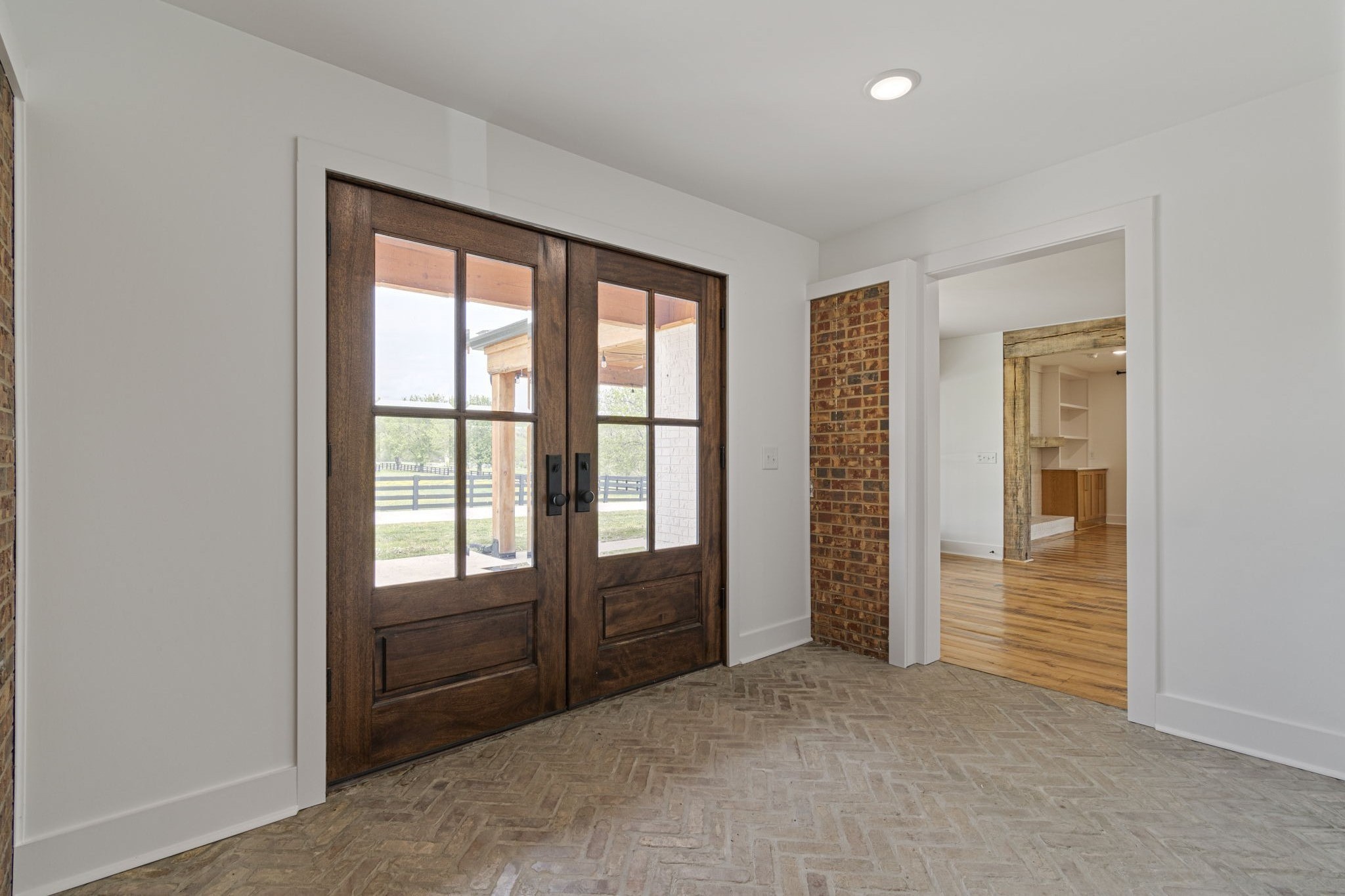 4824 Leipers Creek Road Williamsport, TN 38487 - Photo 19 of 34 an empty room with windows closet and bathroom