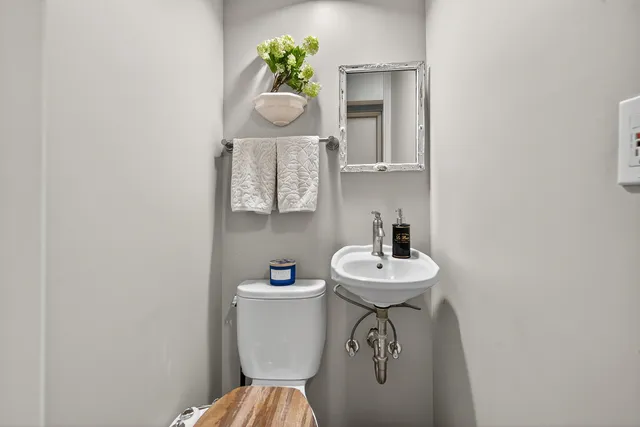 $299,900 | 203 College Drive, Unit C, Bloomingdale, IL 60108