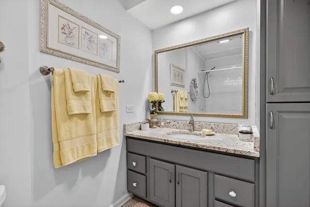 $299,900 | 203 College Drive, Unit C, Bloomingdale, IL 60108