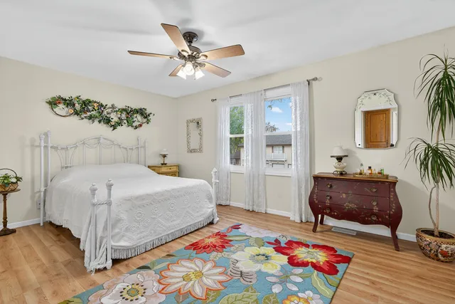 $299,900 | 203 College Drive, Unit C, Bloomingdale, IL 60108