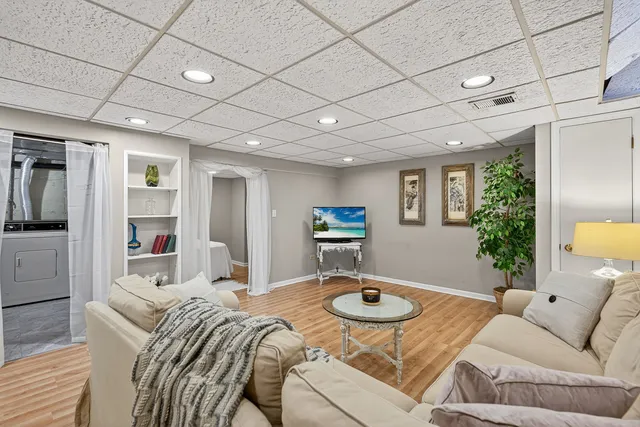 $299,900 | 203 College Drive, Unit C, Bloomingdale, IL 60108