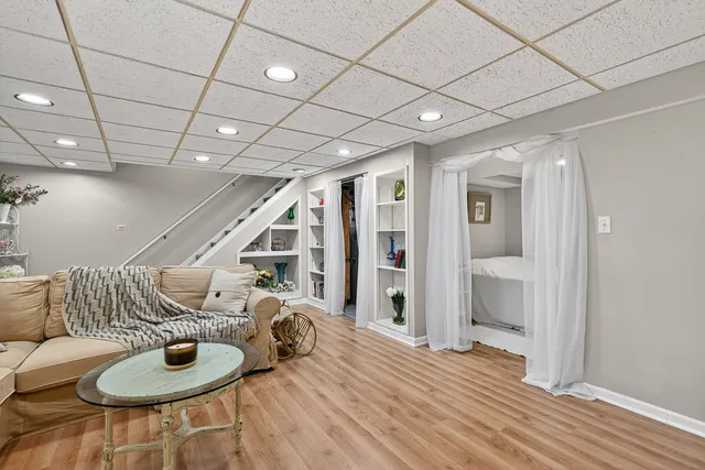 $299,900 | 203 College Drive, Unit C, Bloomingdale, IL 60108