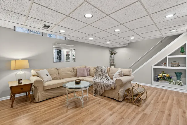 $299,900 | 203 College Drive, Unit C, Bloomingdale, IL 60108