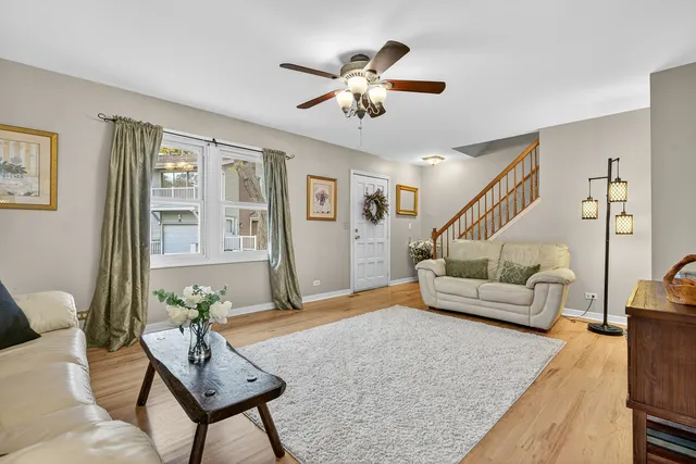 $299,900 | 203 College Drive, Unit C, Bloomingdale, IL 60108