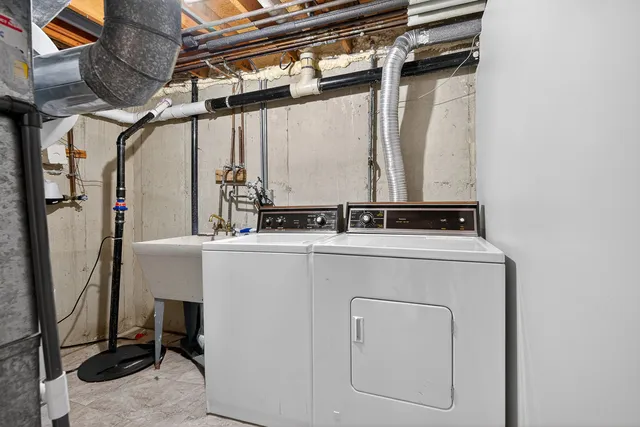 $299,900 | 203 College Drive, Unit C, Bloomingdale, IL 60108