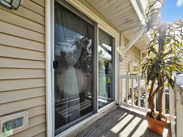 $299,900 | 203 College Drive, Unit C, Bloomingdale, IL 60108