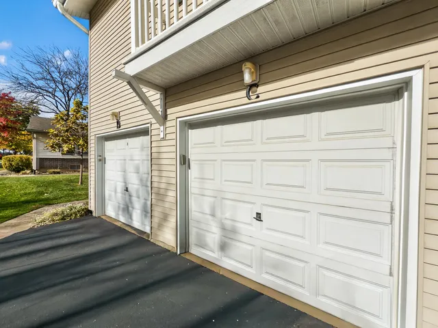 $299,900 | 203 College Drive, Unit C, Bloomingdale, IL 60108
