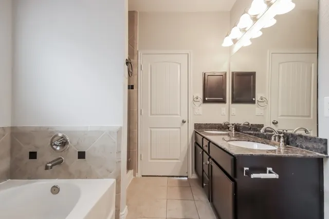 $2,170 | 511 Topsail Way, Crosby, TX 77532