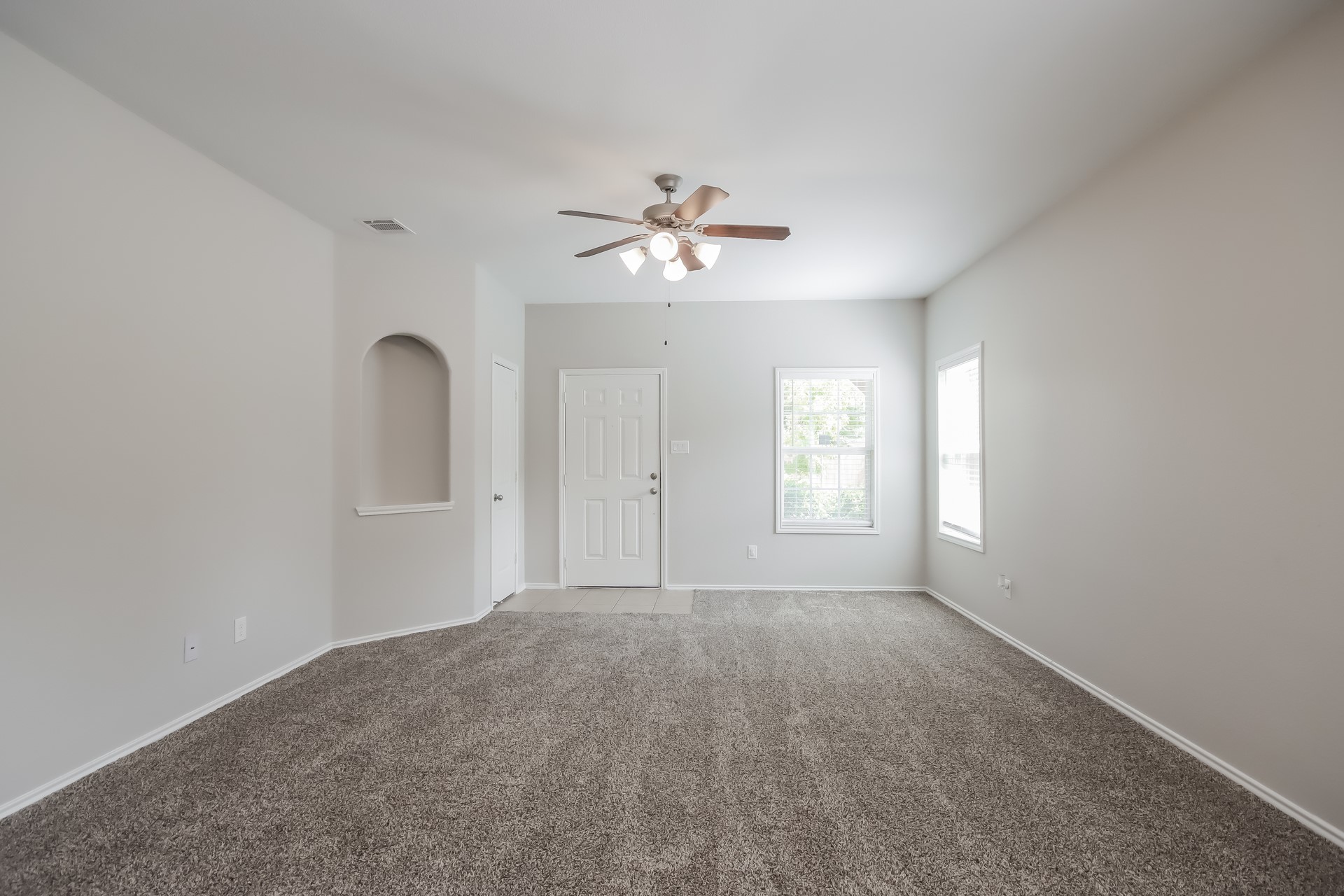 511 Topsail Way Crosby, TX 77532 - Photo 3 of 15