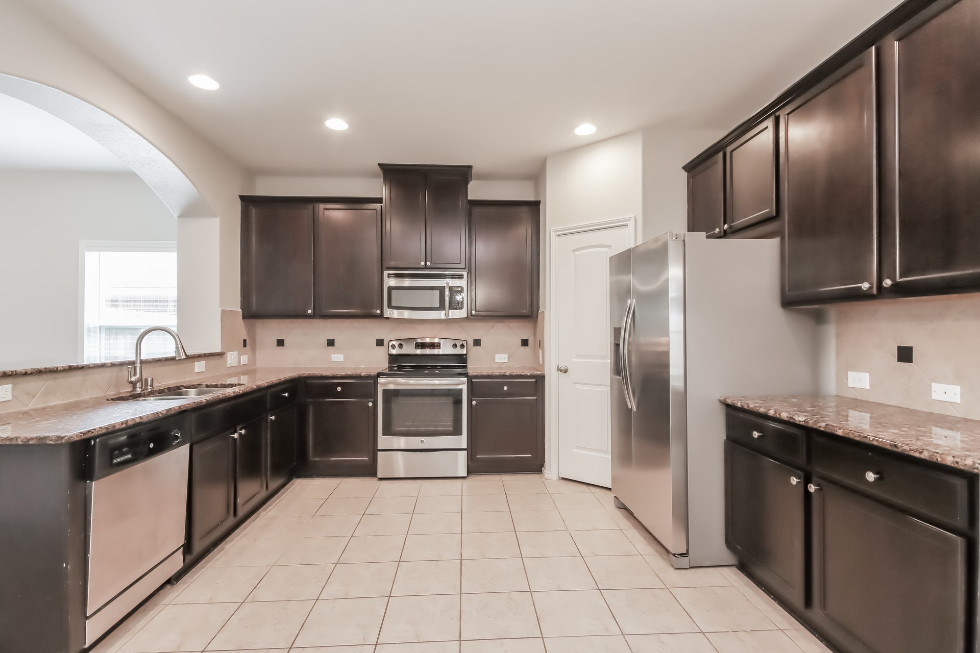 511 Topsail Way Crosby, TX 77532 - Photo 5 of 15