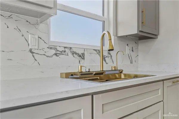 $260,000 | 5812 North Gira Del Sol, Edinburg, TX 78542