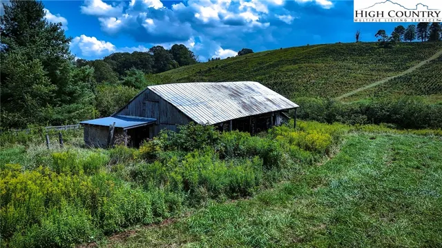 a view of a yard with mountains