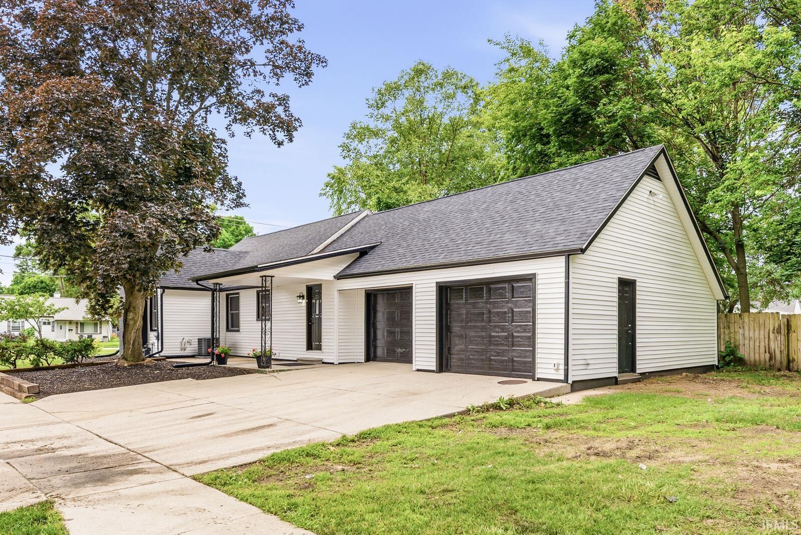 518 Modrell Boulevard Elkhart, IN 46514 - Photo 4 of 37