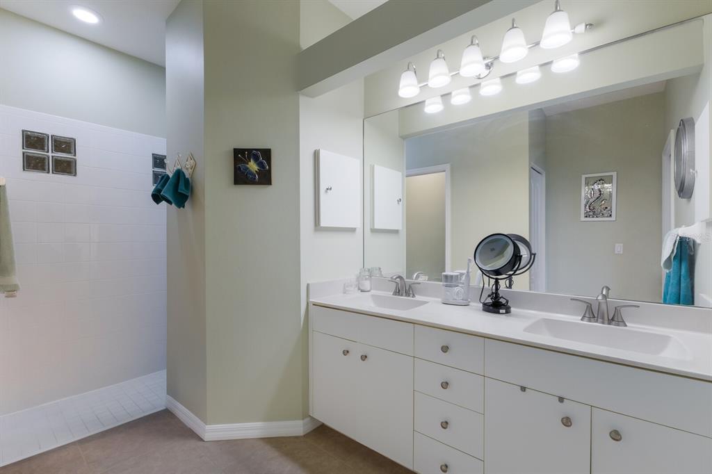 915 Barclay Court Venice, FL 34293 - Photo 15 of 28