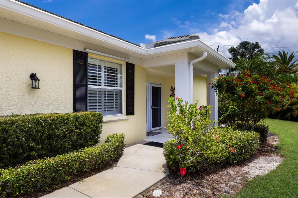 915 Barclay Court Venice, FL 34293 - Photo 2 of 28
