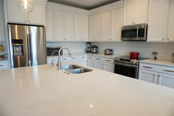 $3,300 | 8604 Capitol View Drive, Austin, TX 78747