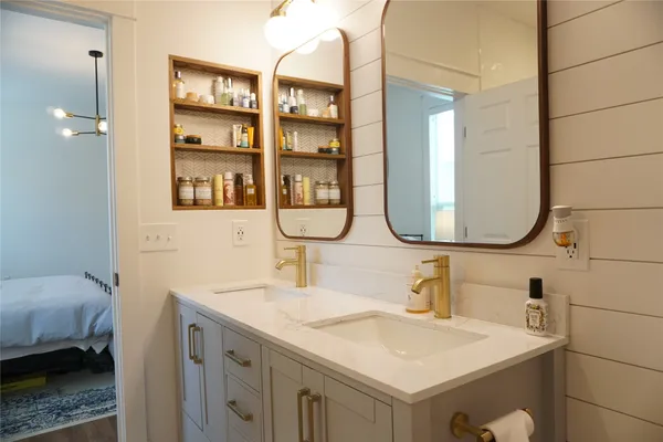 $3,300 | 8604 Capitol View Drive, Austin, TX 78747