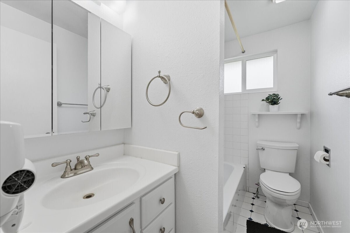 309 West Walnut Street Waterville, WA 98858 - Photo 16 of 28 a bathroom with a sink a toilet and shower
