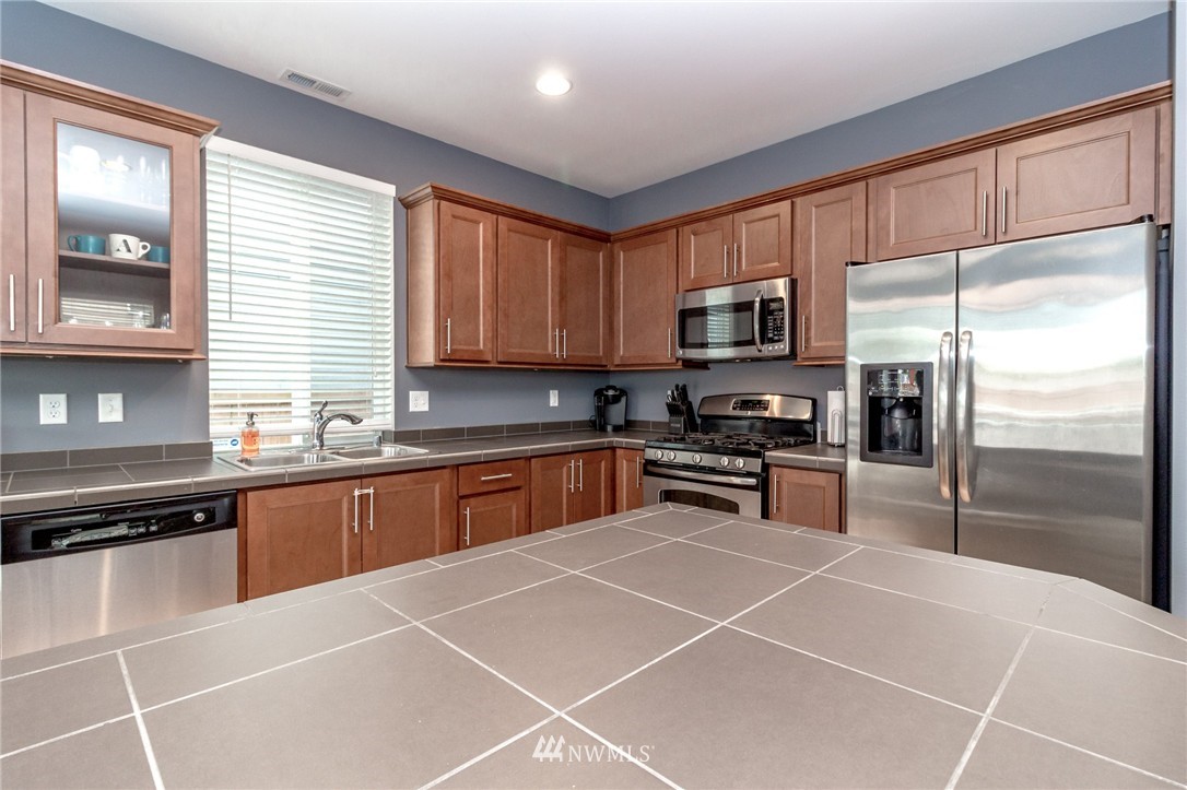 18524 36th Drive Southeast Bothell, WA 98012 - Photo 9 of 25 Gallery Image 9