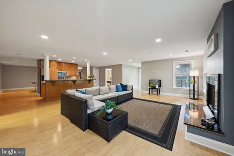 $1,850,000 | 1284 Cobble Pond Way, Vienna, VA 22182