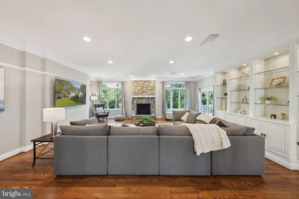 $1,850,000 | 1284 Cobble Pond Way, Vienna, VA 22182